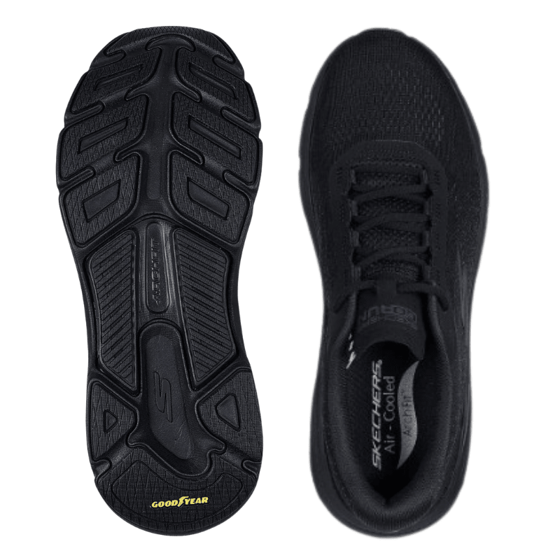 Två svarta Skechers herrskor, en med mönstrad Goodyear-sula och en med Arch Fit-innersula, sedda ovanifrån