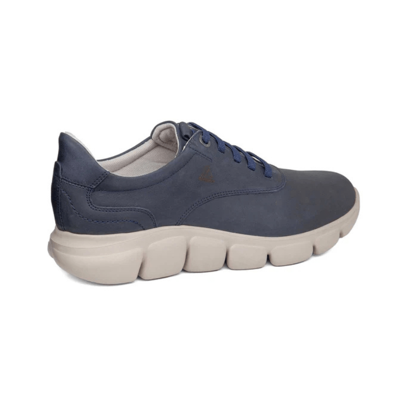 CallagHan herresneaker i mørkeblå nubuck set fra siden med den lette, stødabsorberende sål