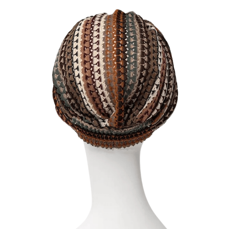 Baksidan av Sapphire Boho turban Autumn Lace, som visar det luftiga stickade materialet med ränder i varma nyanser