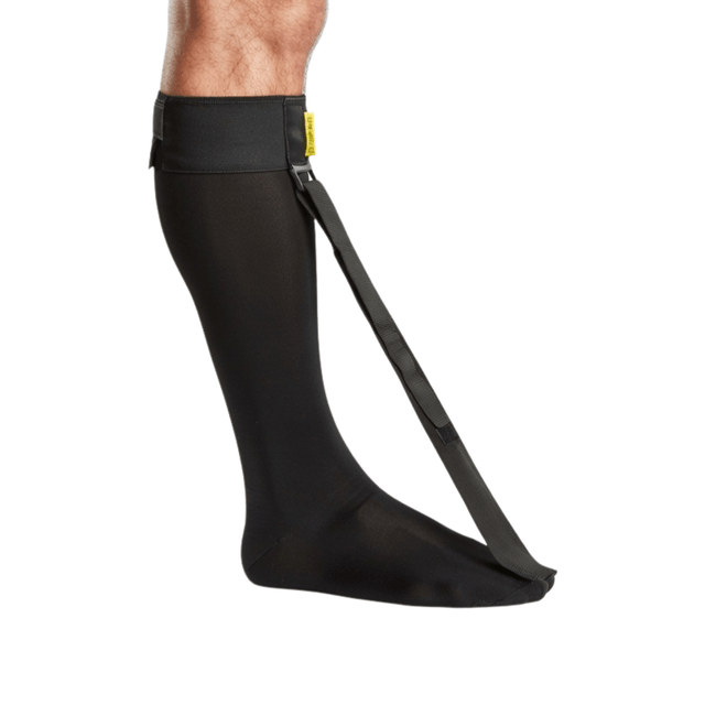 Svart Strassburg Sock för hälsporre, sedd från sidan på ett ben med spännbandet sträckt