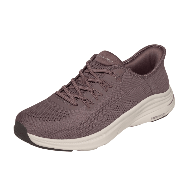 Brun Skechers slip-in damsneaker med stickad ovandel och elastiska snören, sedd snett framifrån