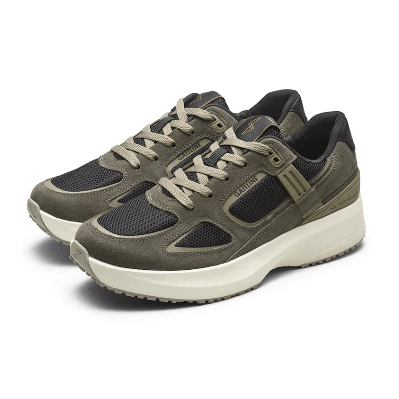 Två olivgröna Gaitline Nova Lite sneakers för damer, sedda snett framifrån