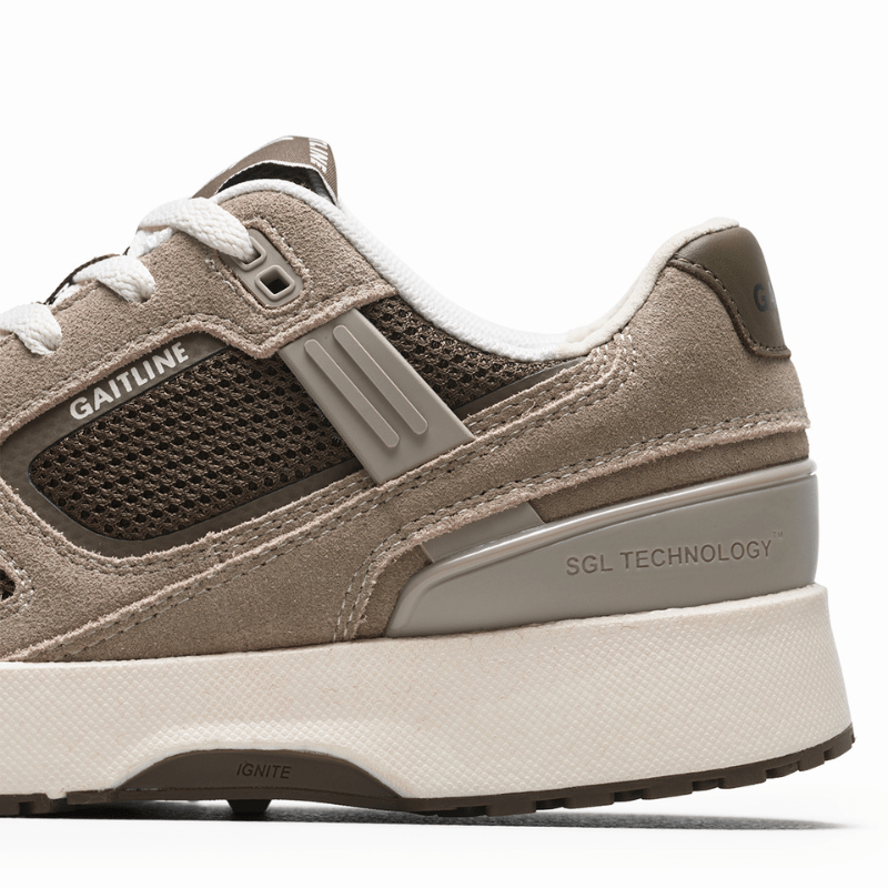 Detaljbild av hälen på en brun Gaitline damsneaker, visar SGL Technology och IGNITE på sulan