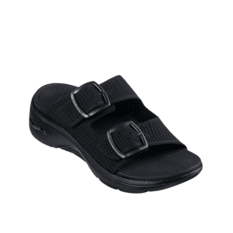 Svart Skechers damtoffel med två dekorativa spännen och stickad ovandel, fotograferad snett uppifrån