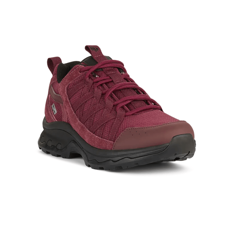 Green Comfort outdoor damsneaker i bordeaux, sedd framifrån med snörning och rymlig tåbox