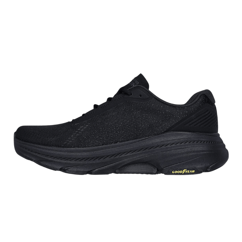 Svart Skechers herrsko med meshovandel och snörning, sedd från höger sida med Goodyear-sula