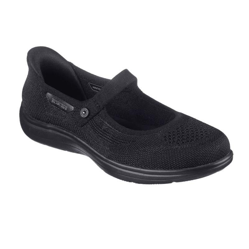 Svart Skechers slip-in ballerinasko i stickat material, sedd snett framifrån med rem över vristen