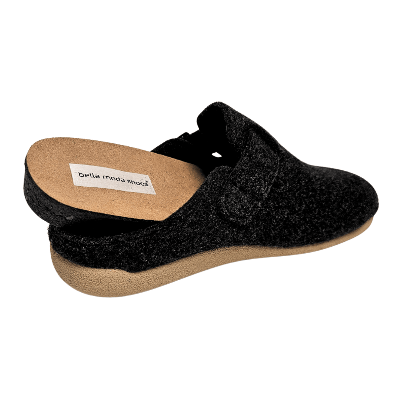 Antracitgrå dameslipper i uld med den udtagelige indersål, hvor "bella moda shoes" ses