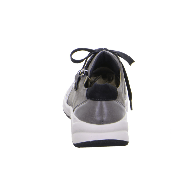 Grå Fidelio damsneaker sedd bakifrån, med svart hälkappa och vit sula