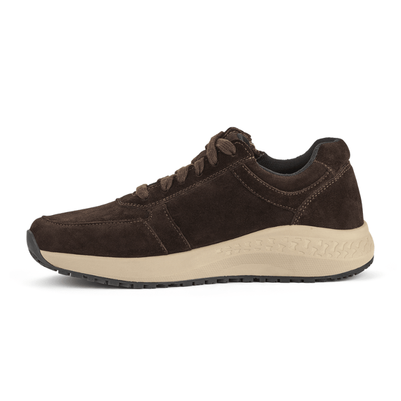 Brun Green Comfort damsneaker i mocka sedd från sidan, med snörning och beige sula