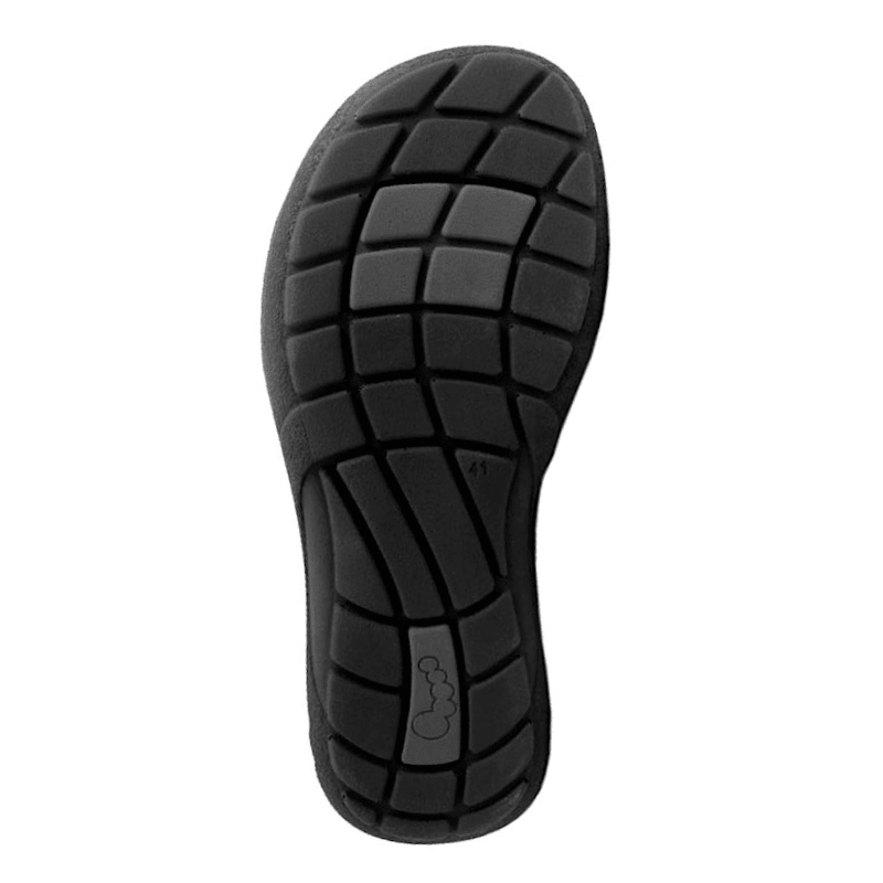 Undersidan av en svart New Feet herrsandal med halkskyddsfält och mönstrad PU-yttersula