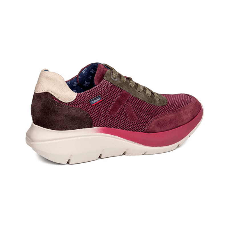CallagHan damsneaker i plommon och mörkbrun mocka, med stabil häl och ljusbeige sula, sedd bakifrån sidan