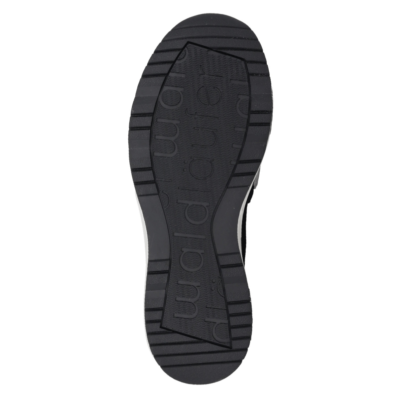 Undersidan av en svart Waldläufer damsneaker med mönstrad sula i gummi och logotypen ingraverad