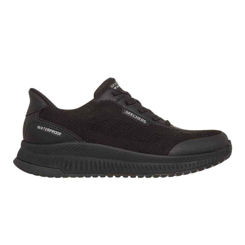 Sort Skechers slip-in damesko med strikket overdel og 'WATERPROOF' tekst på hælen, set fra siden