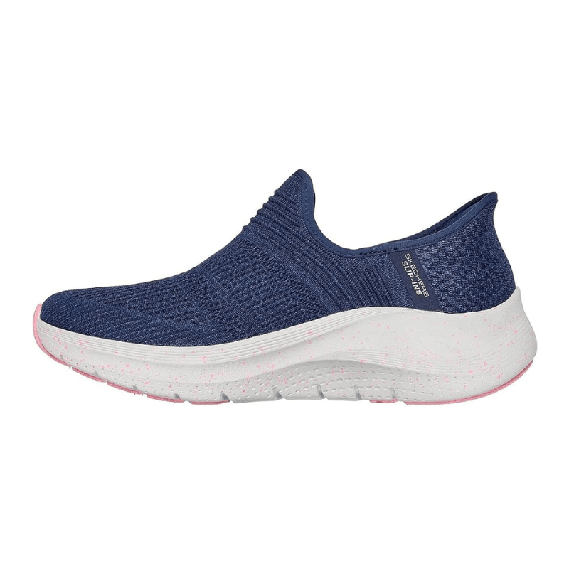 Höger blå Skechers Slip-ins damsneaker i stickat meshmaterial, sedd från sidan