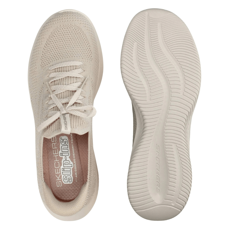 Beige Skechers damsneaker sedd uppifrån med innersula och en yttersula med mönster för bra grepp