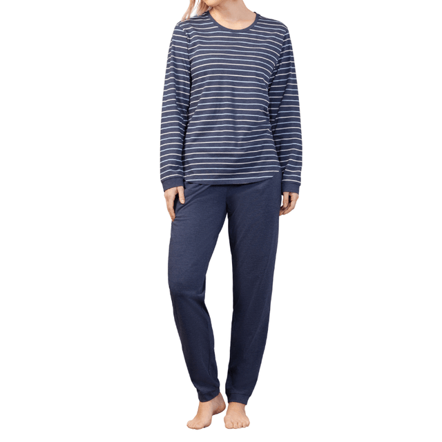 Dam pyjamas från Hajo med blårandig långärmad tröja och enfärgade mörkblå byxor, sedd framifrån