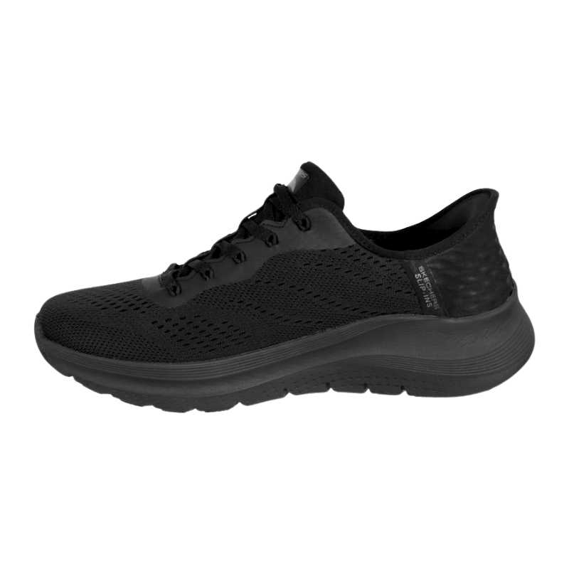 Svart Skechers damsneaker i mesh-textil, sedd från sidan, visar den lätta designen