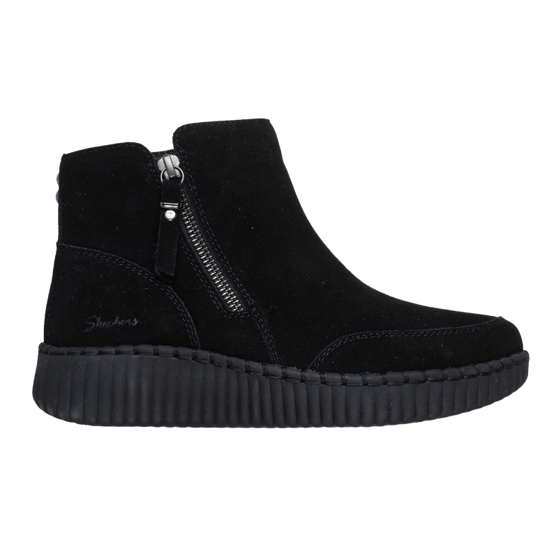 Svart Skechers varmfodrad damkänga i mocka med dragkedja på sidan, sedd från vänster sida