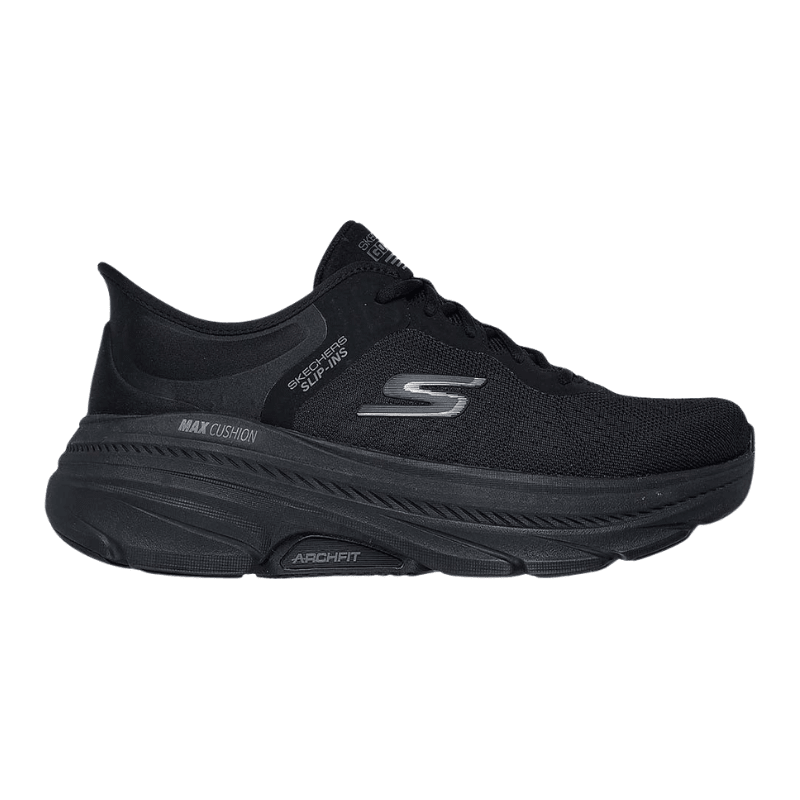 Svart Skechers herrsko i mesh, sedd från sidan med silverfärgad S-logga och texten "MAX CUSHION" på sulan