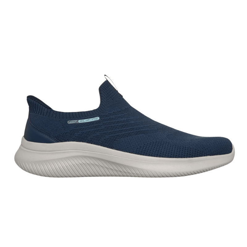 Marinblå Skechers slip-in herrsko med stickad ovandel och ljus sula, sedd från sidan