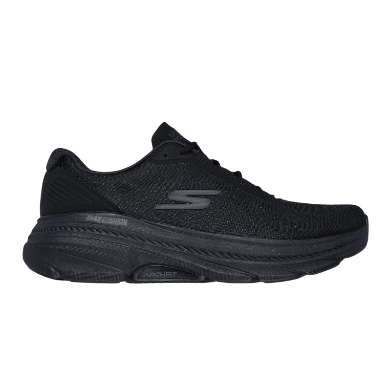 Svart Skechers herrsko med ovandel i mesh, snörning och tjock sula, sedd från sidan