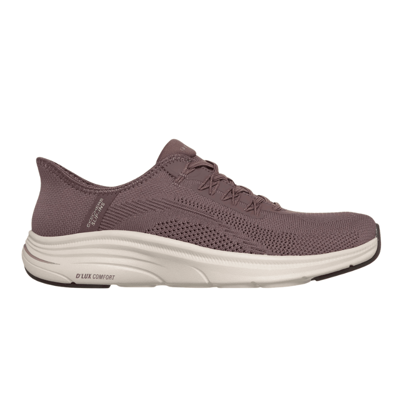 Brun Skechers slip-in damsneaker i stickad design, sedd från sidan med vit sula och elastiska snören