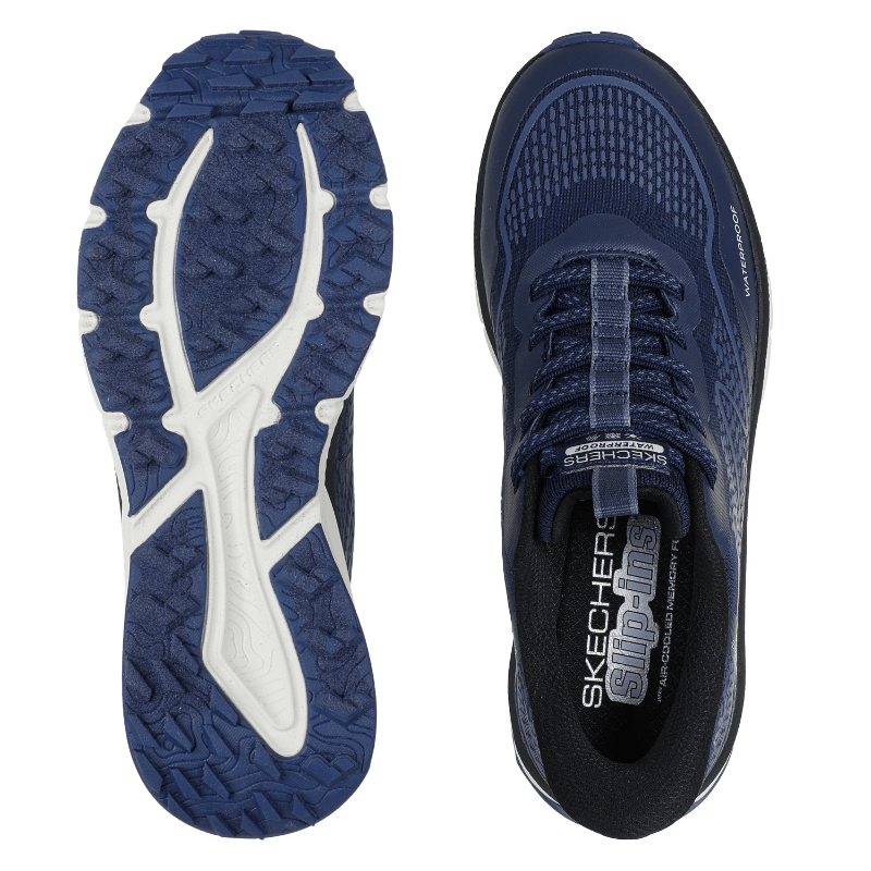 Blå Skechers damsneaker sedd uppifrån med Air-Cooled Memory Foam innersula och yttersulan med grepp