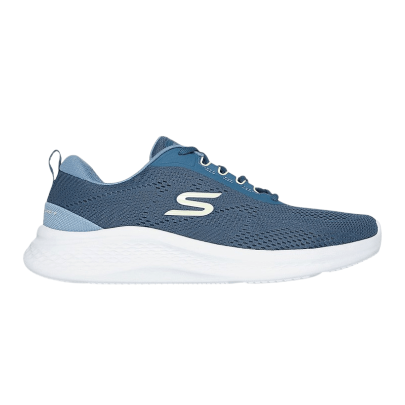 Mörkblå Skechers lätt herrsneaker i mesh med vit sula och gult S-logo på sidan, sedd från sidan