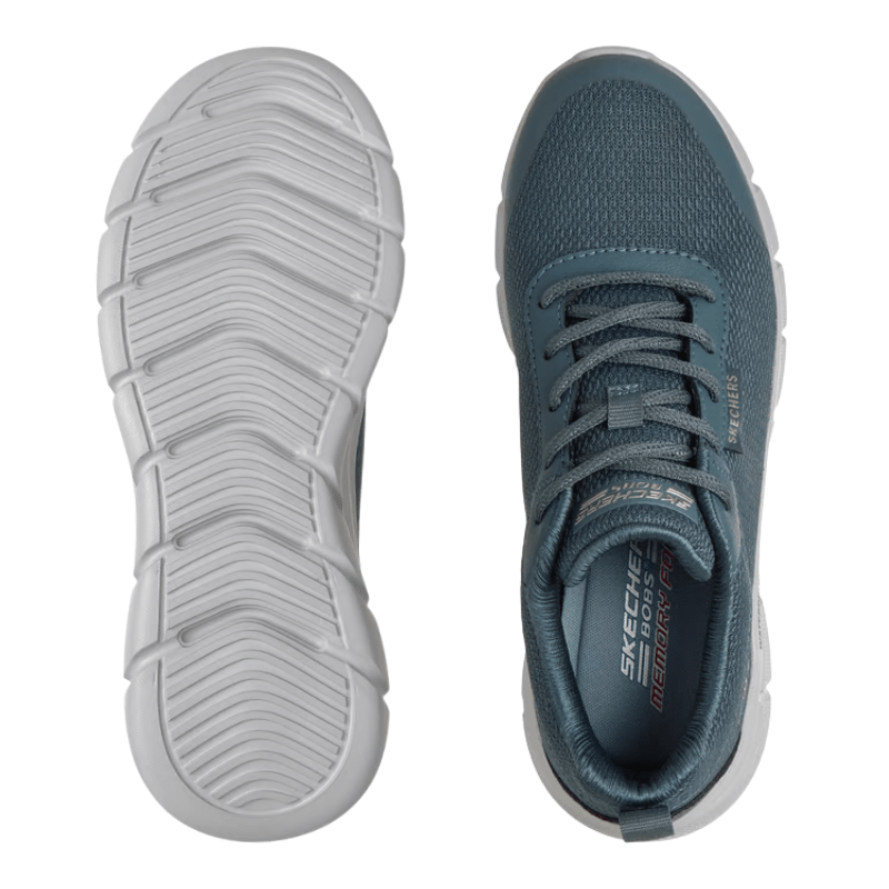 Blå Skechers damsneaker sedd uppifrån bredvid en annan sko som visar den mönstrade vita yttersulan