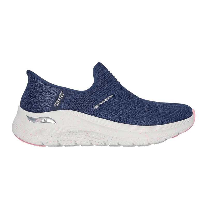Blå Skechers vattentät damsneaker med Slip-ins och Arch Fit-logga, sedd från sidan
