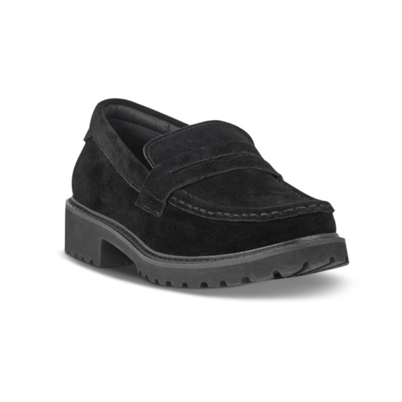 Green Comfort damloafer i svart mocka, sedd snett framifrån med detaljer på ovandelen och grov sula