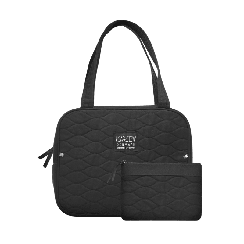 Det 2-delade svarta quiltade necessärsetet med stor toalettväska och liten makeuppåse, sett framifrån