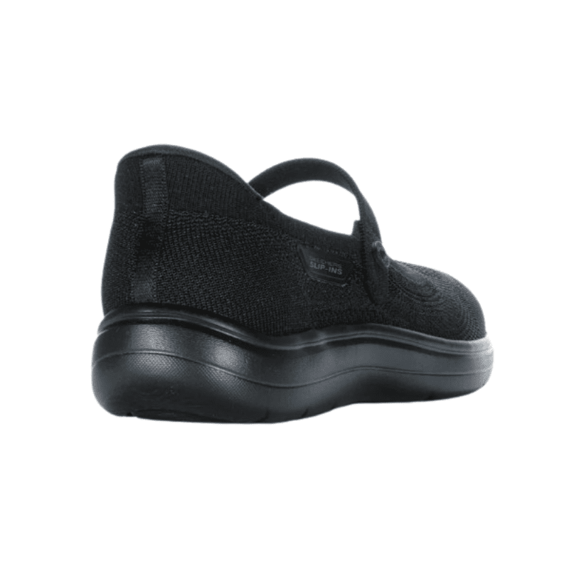 Svart Skechers slip-in ballerinasko sedd bakifrån, visar den stabila hälkappan och den svarta sulan