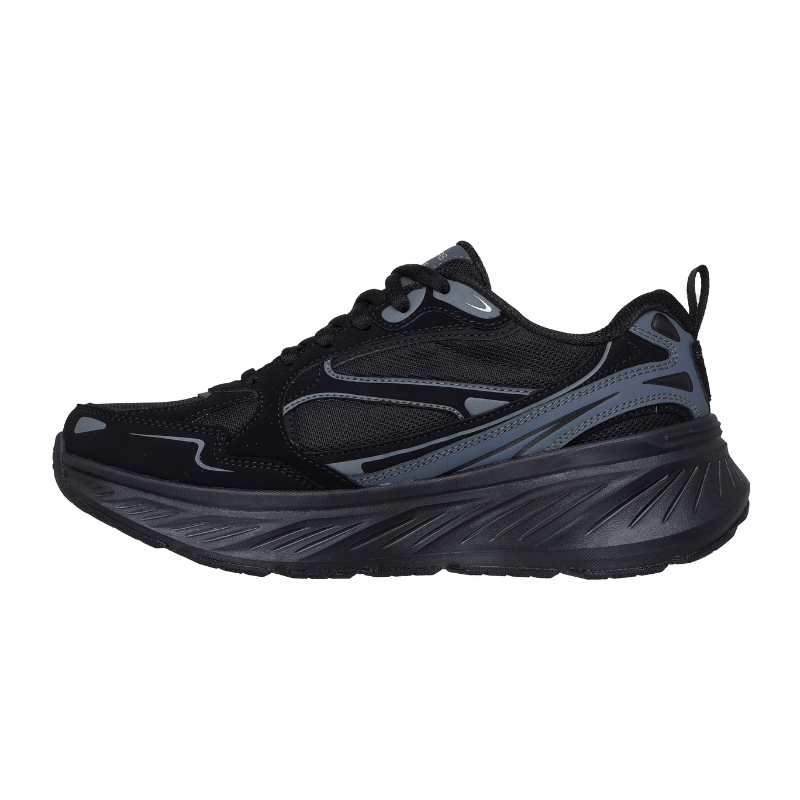 Svart Skechers damsneaker i mesh och läder, sedd från höger sida med snörning och tjock sula