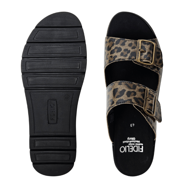 Fidelio dameslipper med leopardprint og spænder set ovenfra samt skridsikker sort ydersål
