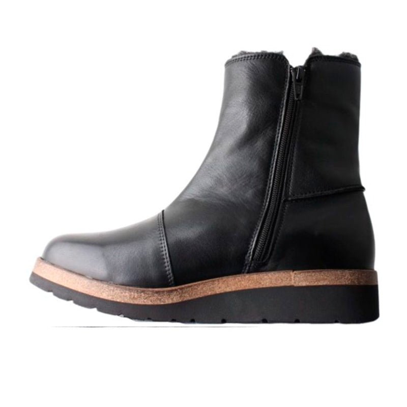 New Feet svart damkänga i kalvskinn, sedd från andra sidan med dragkedja och varmt foder