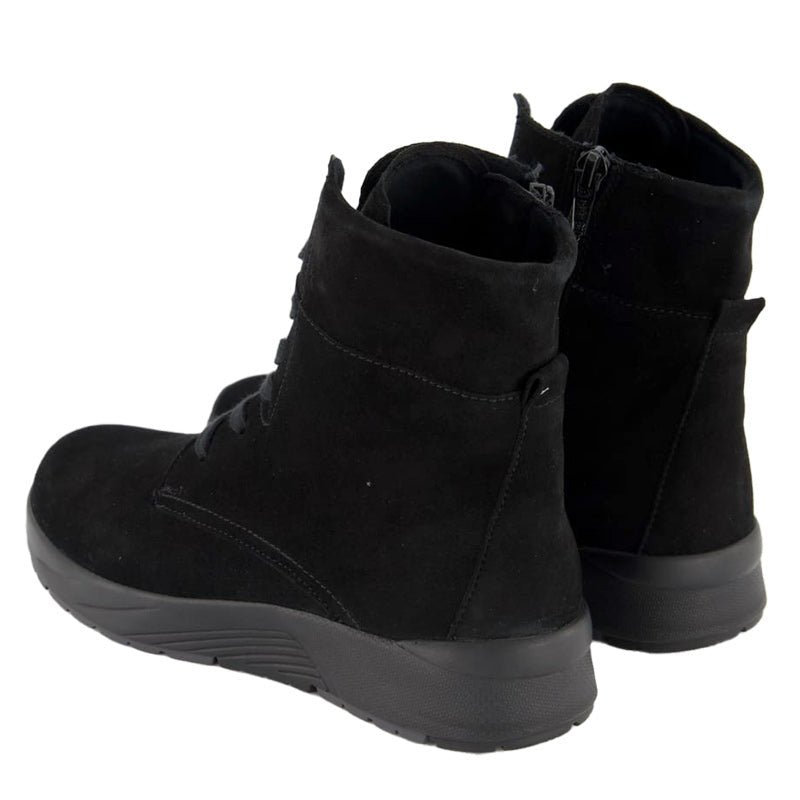 Svarta Semler damkängor i nubuck sedda bakifrån, visar dragkedjan och den högre sulan