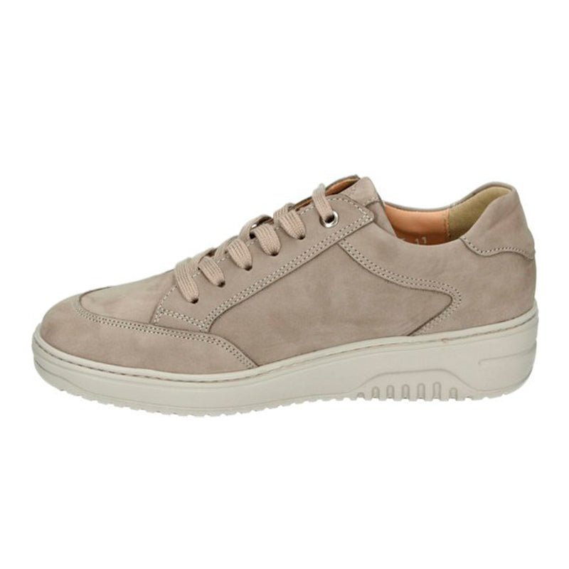 Beige damsneaker från Hartjes i nubuck med skosnören, sedd från sidan