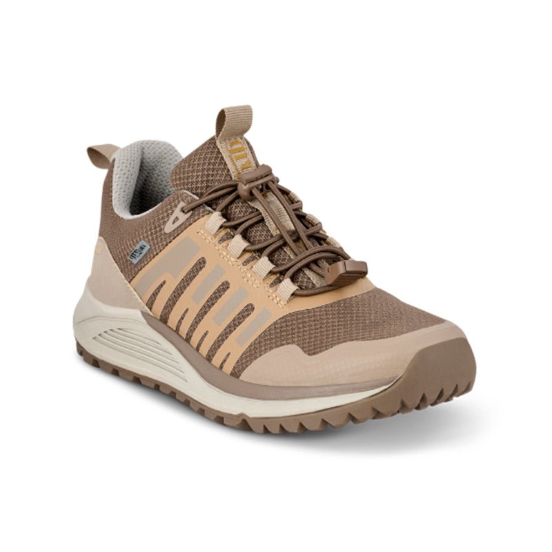 Green Comfort outdoor damsneaker i sand/brun, sedd snett framifrån med fokus på tå och snörning