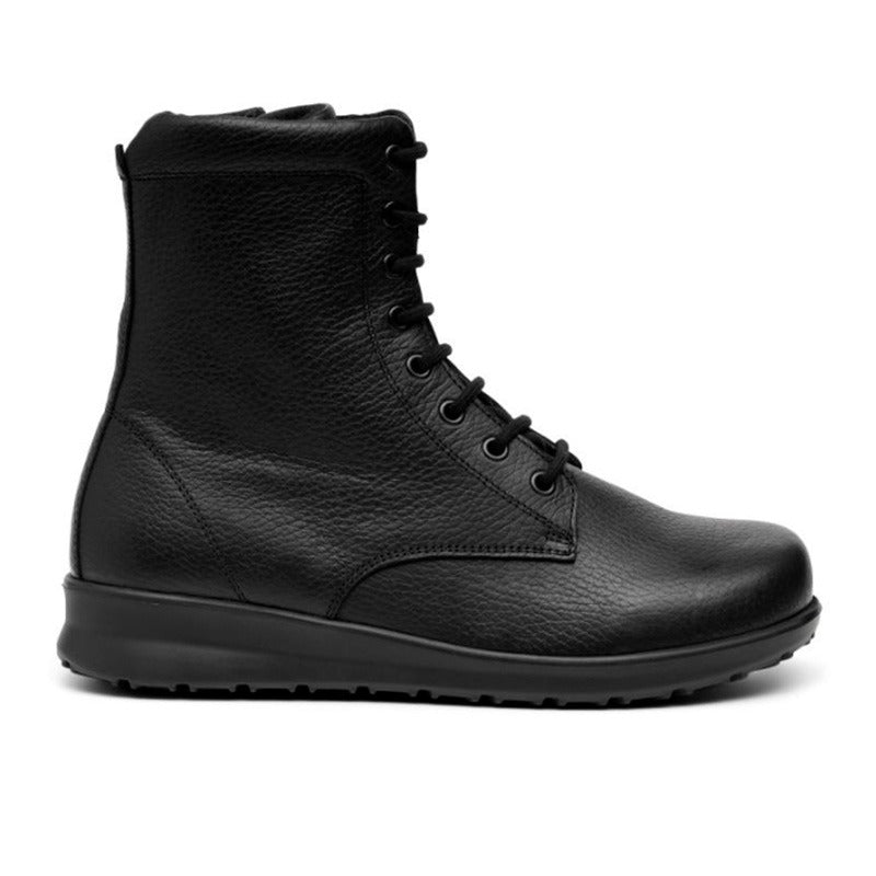 Svart New Feet damkänga i läder med snören, sedd från sidan, med grov textur och platt sula