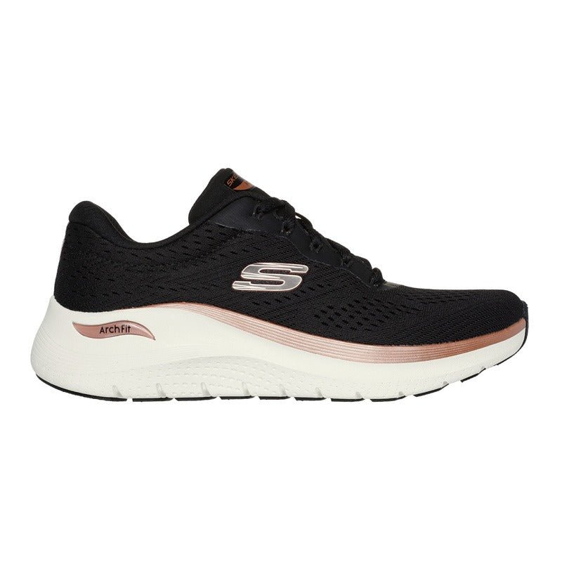 Svart Skechers damsneaker i mesh med vit sula och roséguld detaljer, sedd från sidan