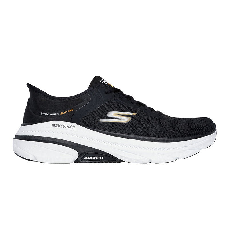 Svart Skechers slip-in herrsko med vit sula, sedd från sidan, med Arch Fit-stöd och Max Cushion