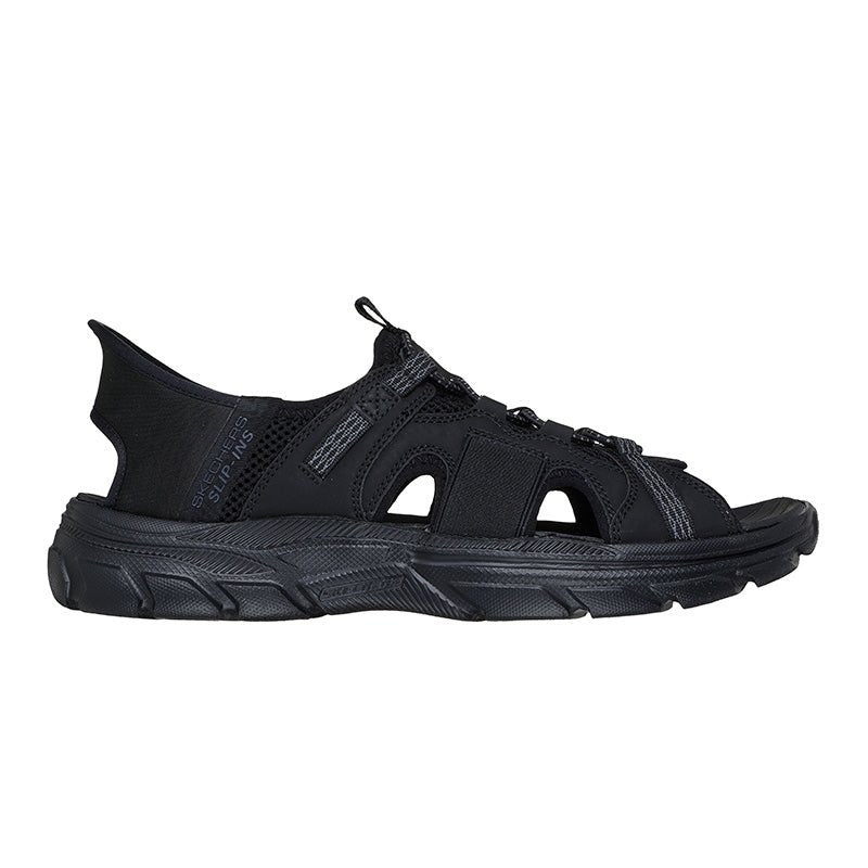 Svart Skechers slip-in herrsandal i syntetmaterial med stretchsnören, sedd från sidan
