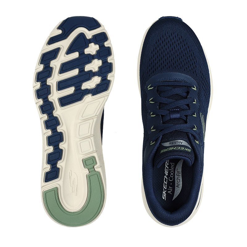 En blå Skechers herrsneaker ovanifrån med Arch Fit innersula och den mönstrade yttersulan