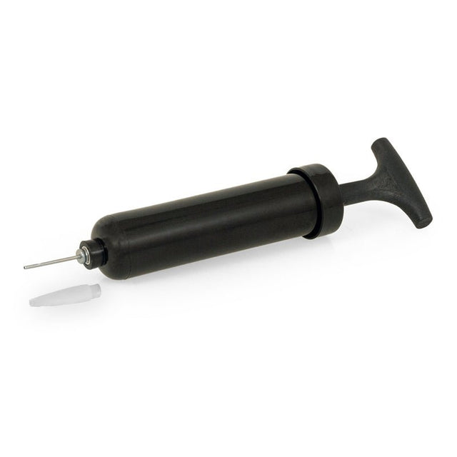 Sort pumpe til siddepuder og bolde med metal nåleadapter og en hvid plastikadapter ved siden af