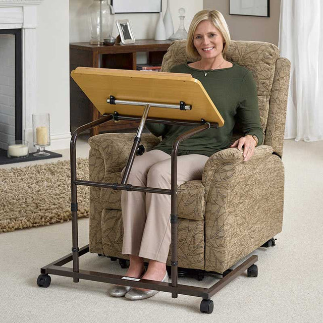 Brett fåtöljbord med hjul