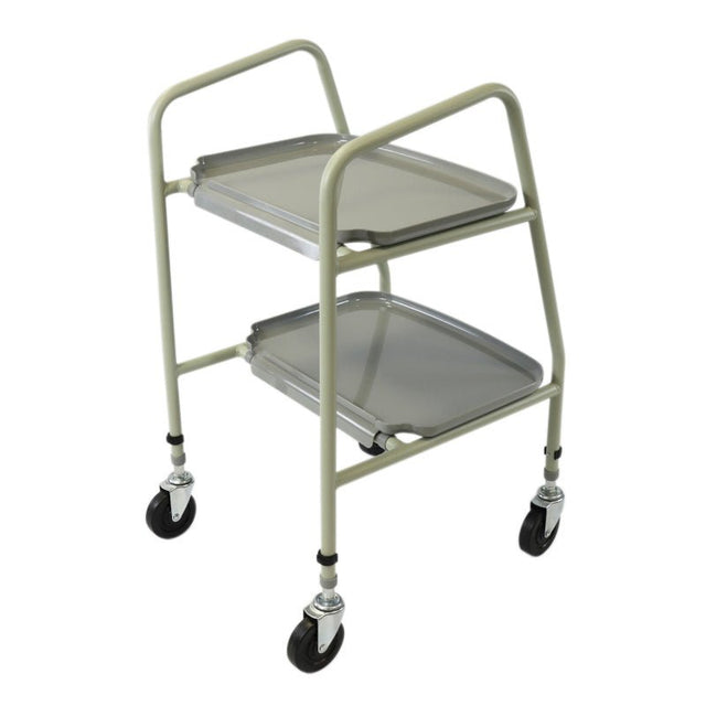 Beige rullebord med to grå bakker og fire hjul, set skråt forfra