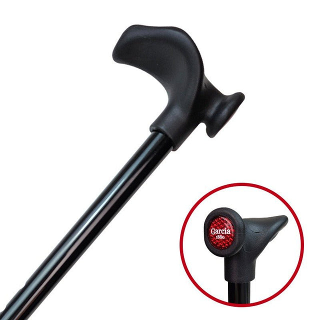 Svart justerbar käpp med ergonomiskt handtag för vänster hand, detaljbild med röd reflex