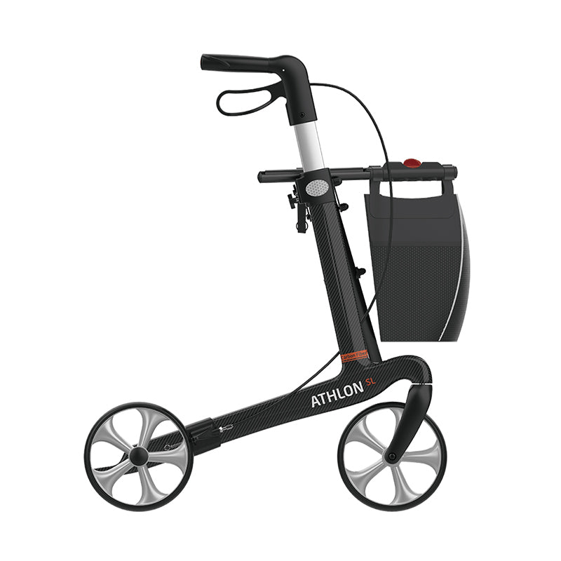 Athlon SL rollator i svart kolfiber, hopfälld och sedd från sidan med silverfärgade hjul